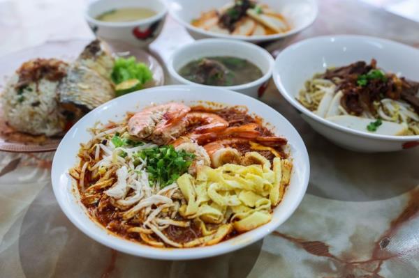 ‘Dayung Kumang’ serving authentic Sarawak cuisine in Kuantan